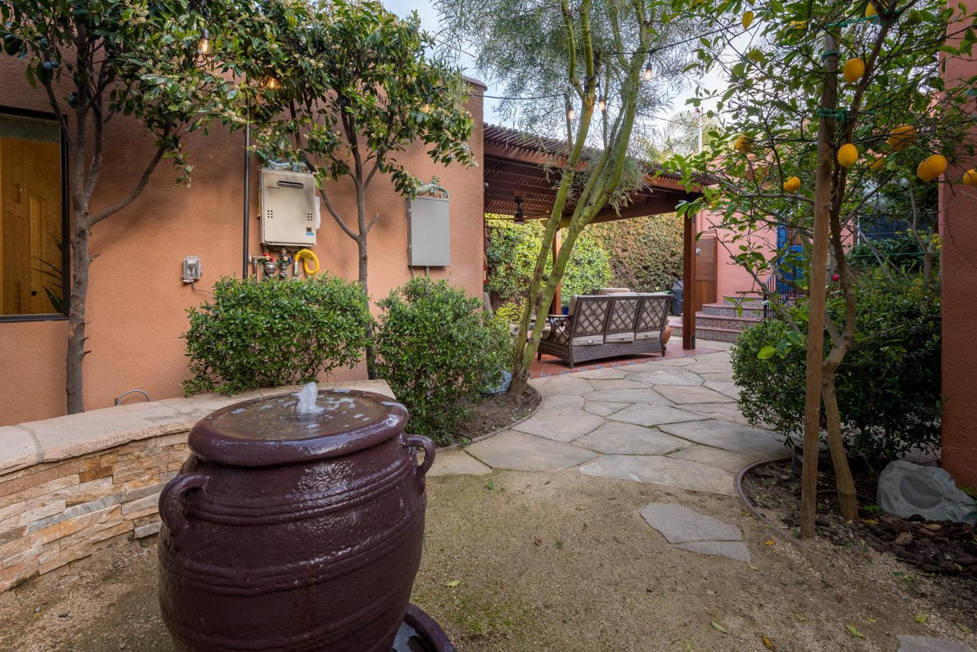 Casita Encanto Hotel - Los Angeles — Photos 1